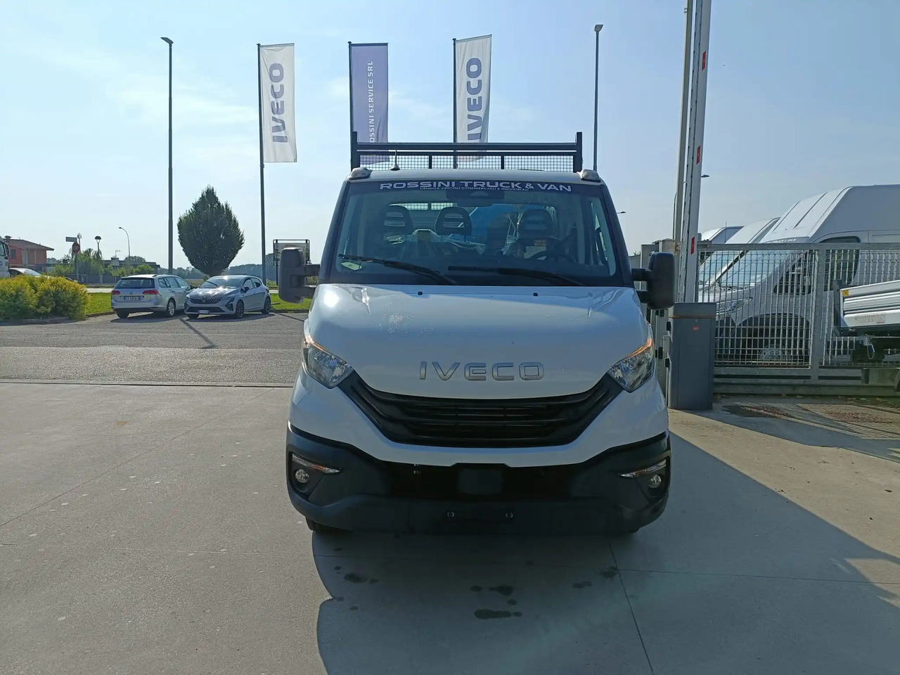 IVECO DAILY 60C18 RIBALTABILE CON GRU - Kravas automašīna pašizgāzējs: foto 1 IVECO DAILY 60C18 RIBALTABILE CON GRU - Kravas automašīna pašizgāzējs: foto 1