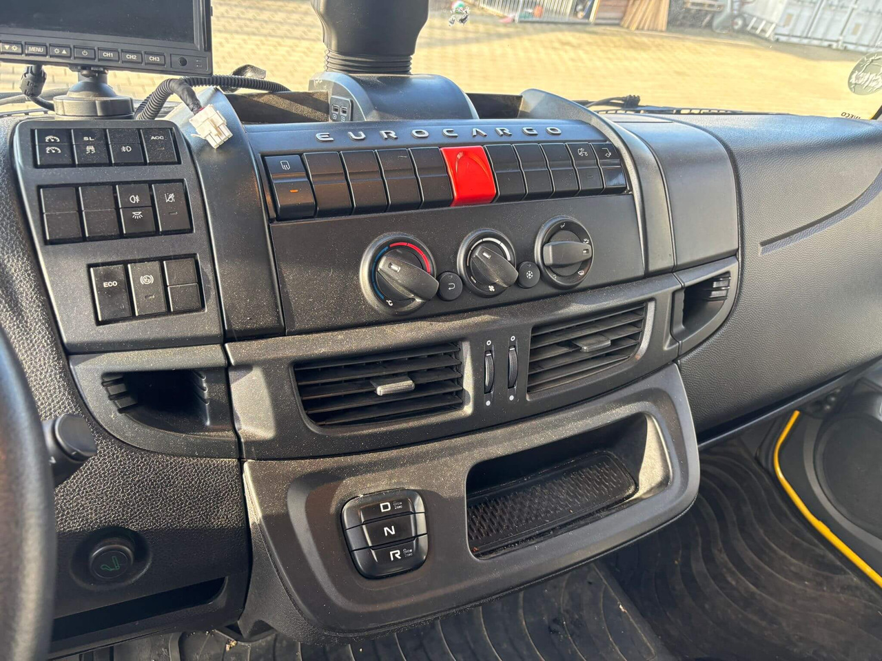 IVECO EUROCARGO 120E25P - Kravas automašīna ar tentu: foto 3 IVECO EUROCARGO 120E25P - Kravas automašīna ar tentu: foto 3