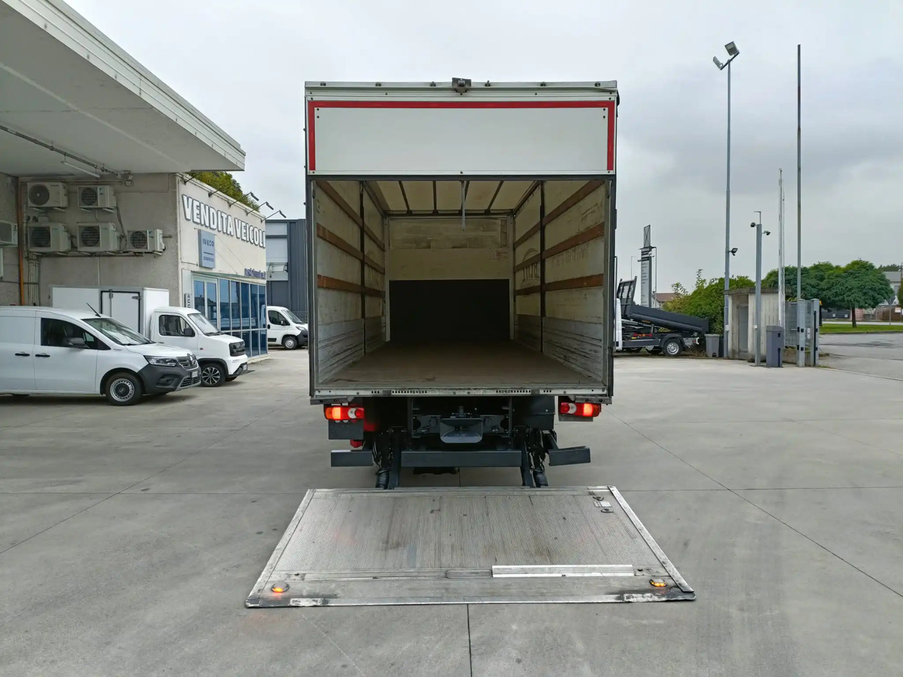 IVECO EUROCARGO 120E25P - Kravas automašīna ar tentu: foto 5 IVECO EUROCARGO 120E25P - Kravas automašīna ar tentu: foto 5