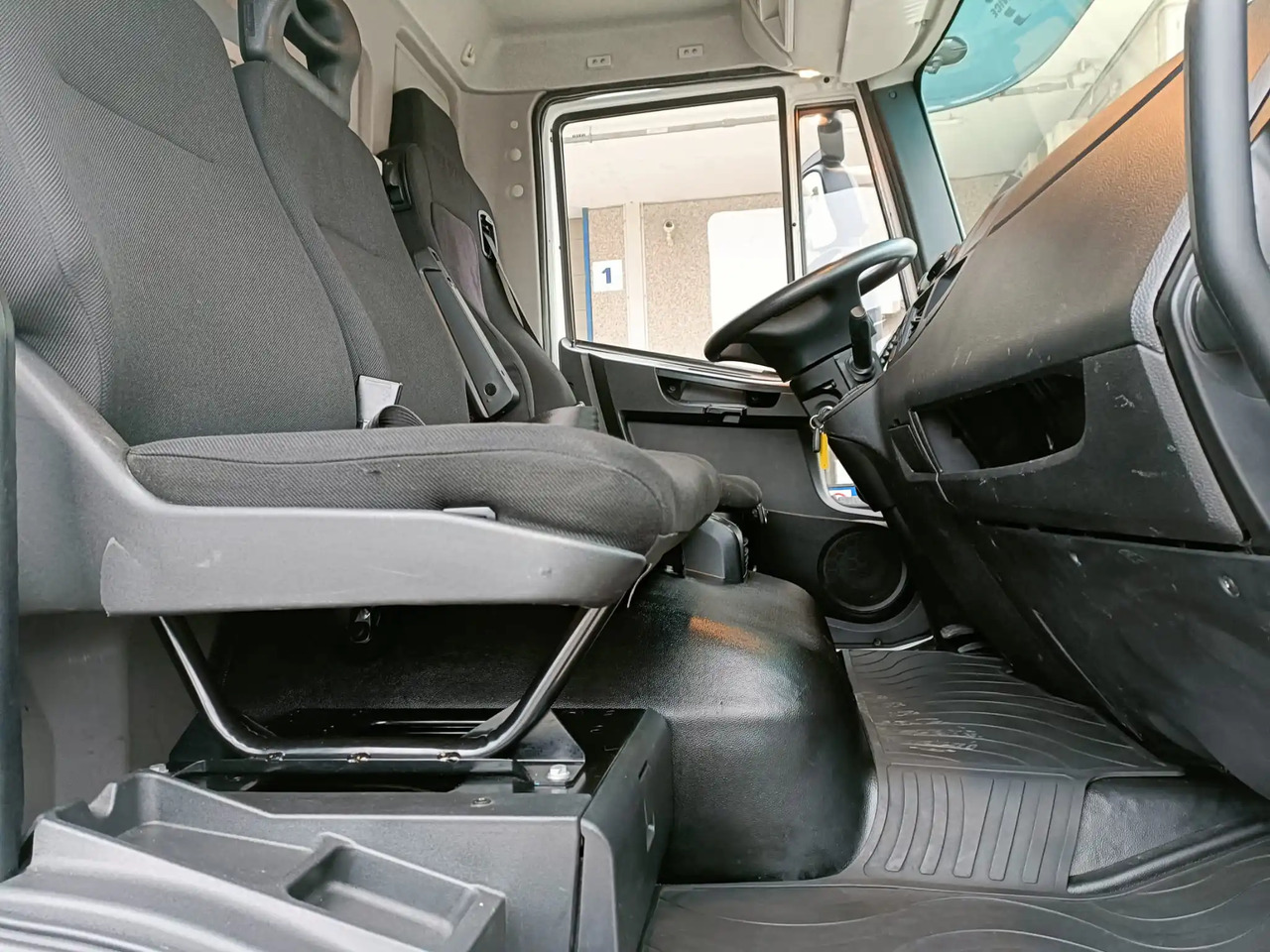 Interior photo 1:  IVECO EUROCARGO 120E25P līzingu IVECO EUROCARGO 120E25P