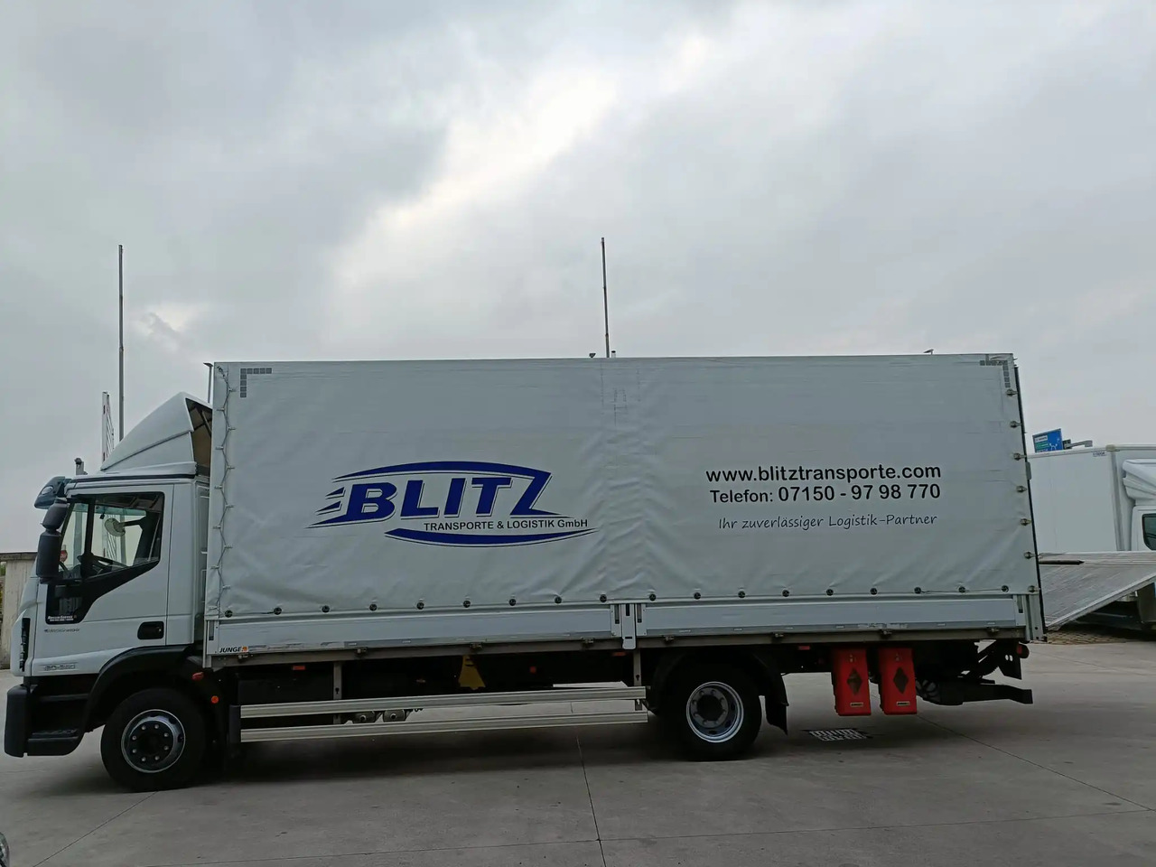 IVECO EUROCARGO 120E25P - Kravas automašīna ar tentu: foto 3 IVECO EUROCARGO 120E25P - Kravas automašīna ar tentu: foto 3