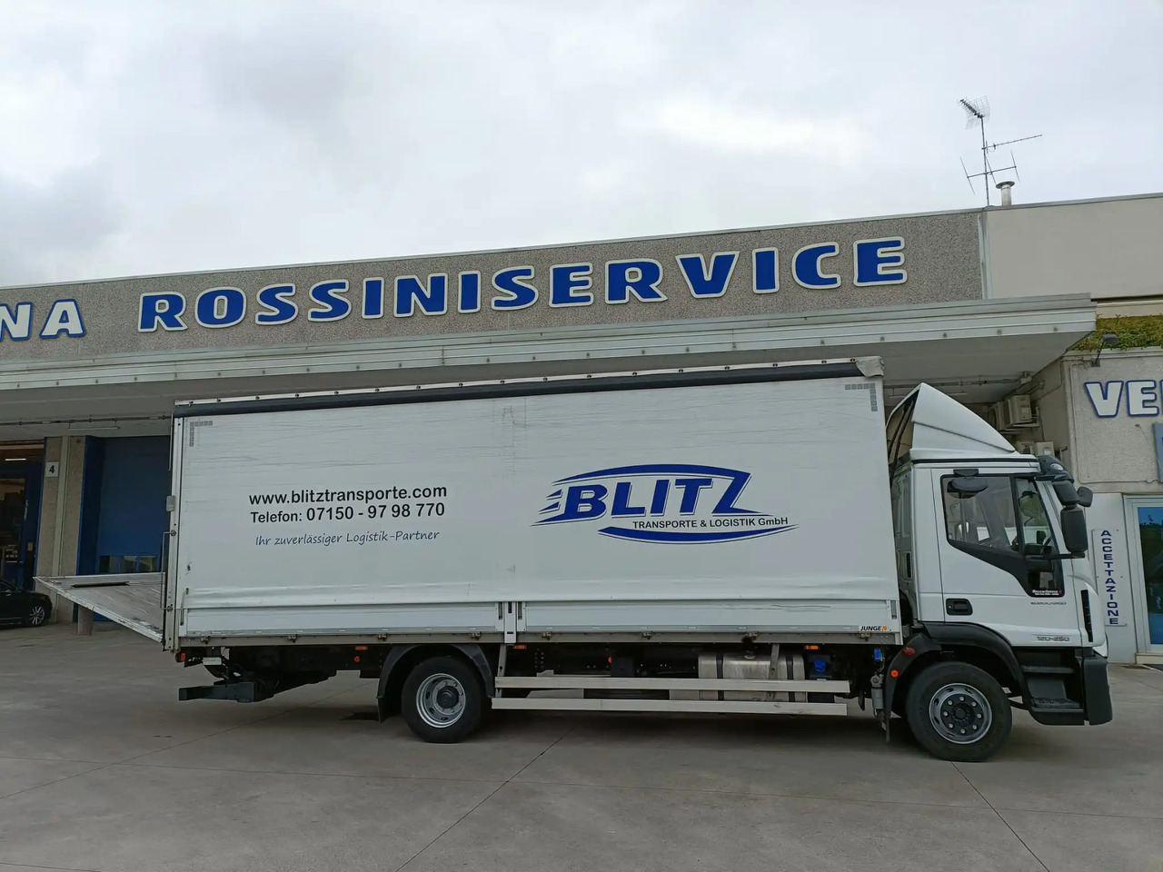 IVECO EUROCARGO 120E25P - Kravas automašīna ar tentu: foto 3 IVECO EUROCARGO 120E25P - Kravas automašīna ar tentu: foto 3