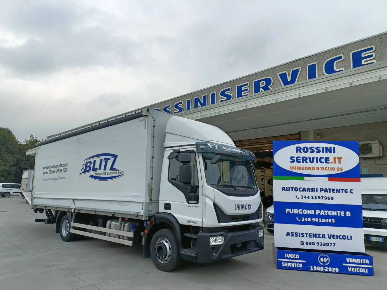 IVECO EUROCARGO 120E25P - Kravas automašīna ar tentu: foto 1 IVECO EUROCARGO 120E25P - Kravas automašīna ar tentu: foto 1