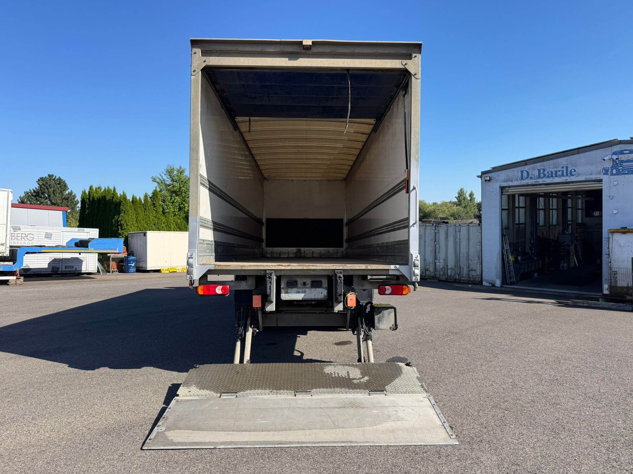 IVECO EUROCARGO 160E25P - Kravas automašīna ar slēgto virsbūvi: foto 2 IVECO EUROCARGO 160E25P - Kravas automašīna ar slēgto virsbūvi: foto 2
