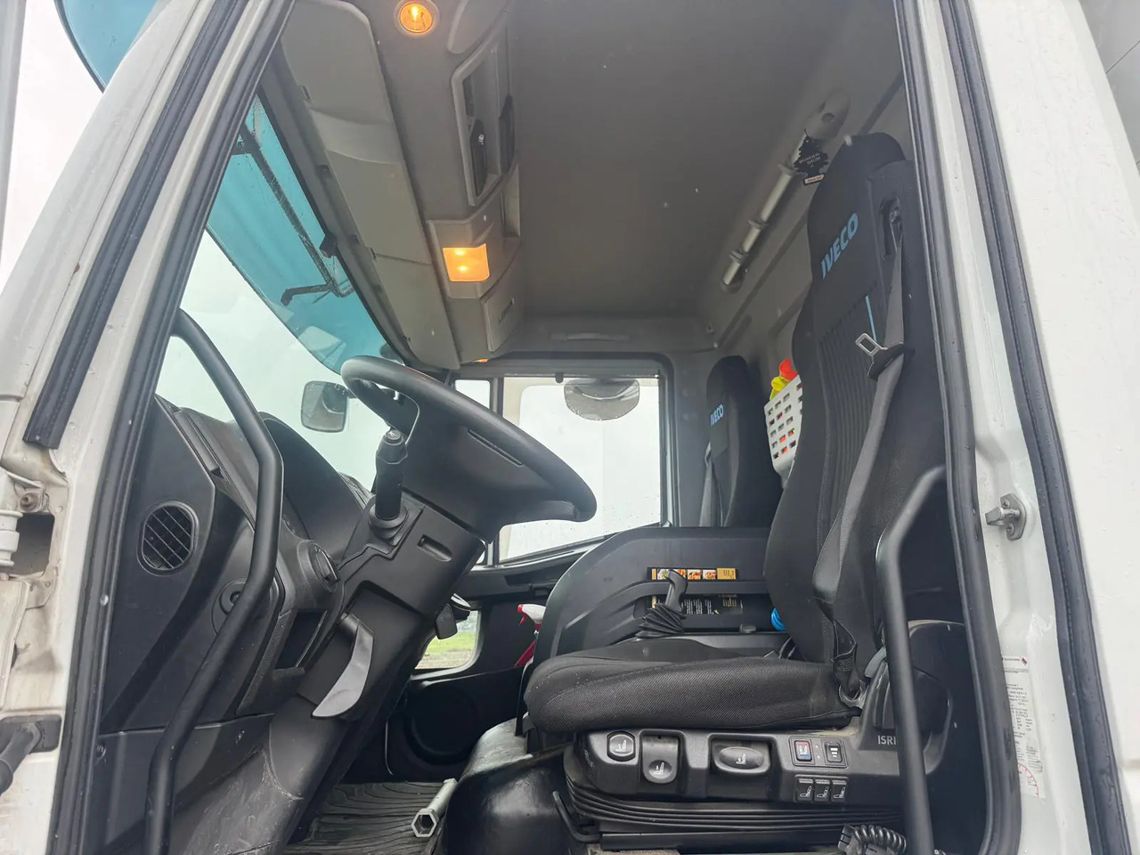 IVECO EUROCARGO 180E32P - Kravas automašīna ar tentu: foto 3 IVECO EUROCARGO 180E32P - Kravas automašīna ar tentu: foto 3