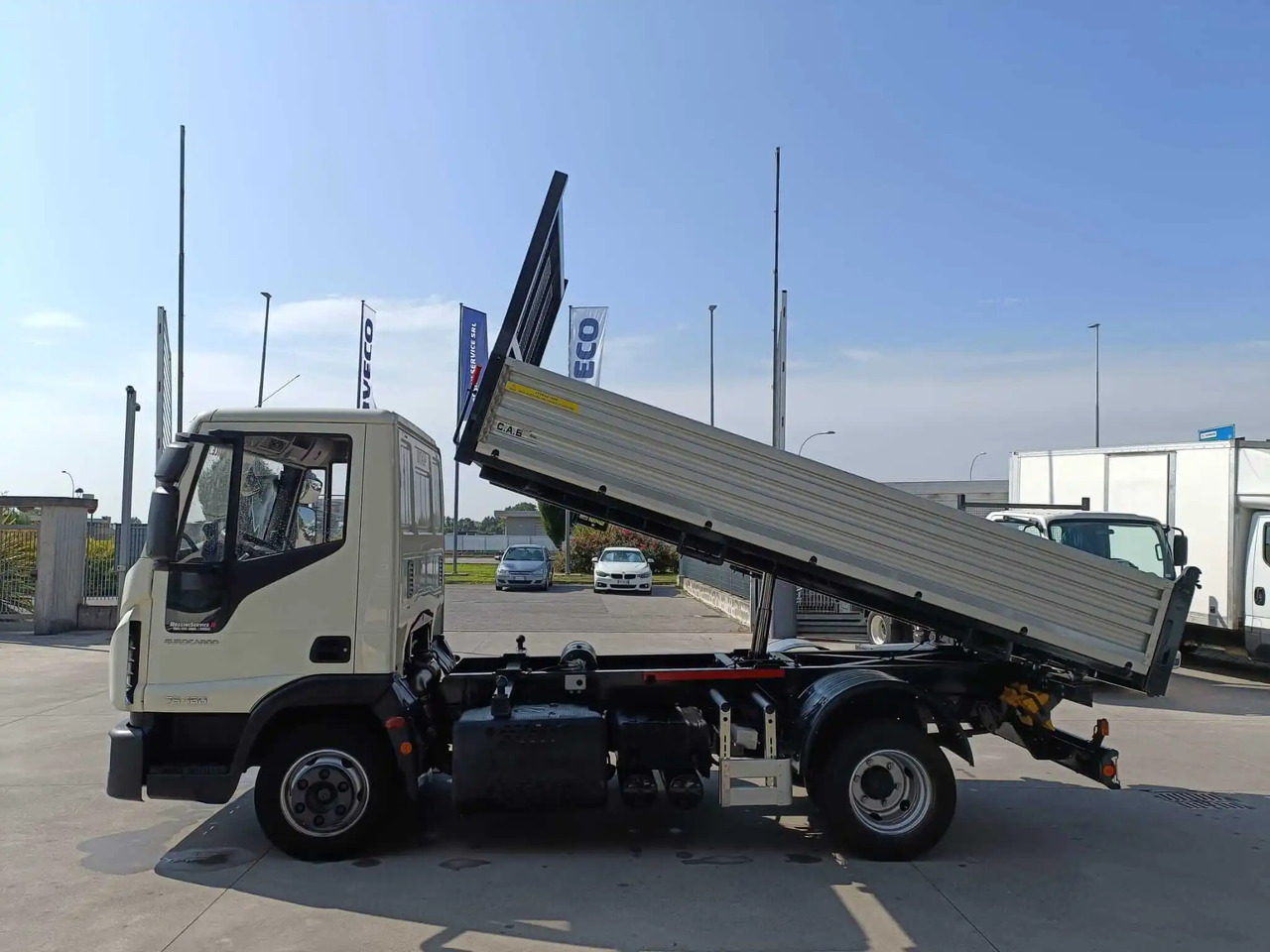 IVECO EUROCARGO 75E16 - Kravas automašīna pašizgāzējs: foto 4 IVECO EUROCARGO 75E16 - Kravas automašīna pašizgāzējs: foto 4