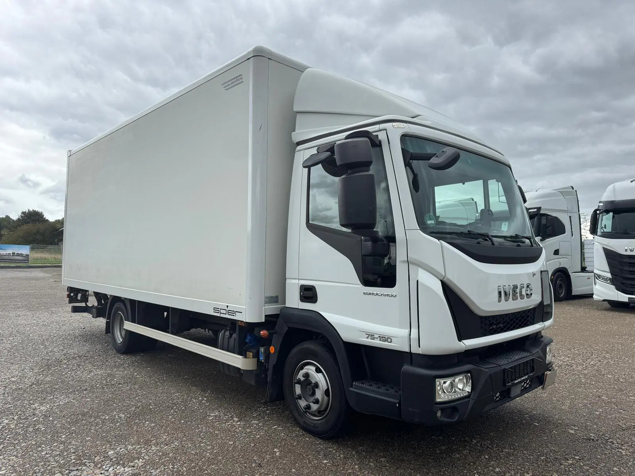IVECO EUROCARGO 75E19P - Kravas automašīna ar slēgto virsbūvi: foto 4 IVECO EUROCARGO 75E19P - Kravas automašīna ar slēgto virsbūvi: foto 4
