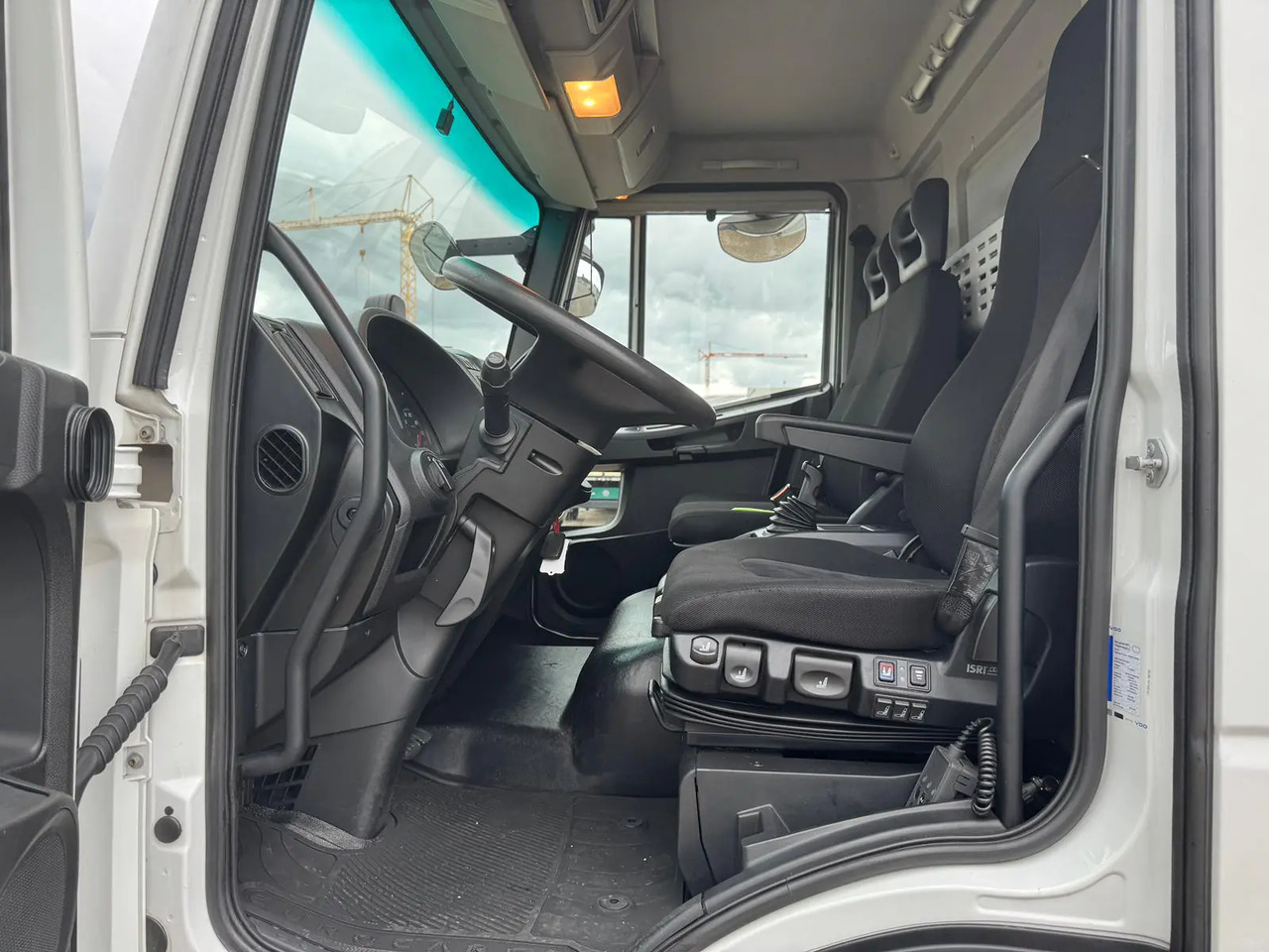 IVECO EUROCARGO 75E19P - Šasija kravas automašīna: foto 2 IVECO EUROCARGO 75E19P - Šasija kravas automašīna: foto 2