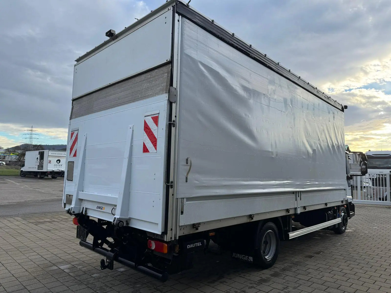 IVECO EUROCARGO 75E21 - Kravas automašīna ar tentu: foto 2 IVECO EUROCARGO 75E21 - Kravas automašīna ar tentu: foto 2
