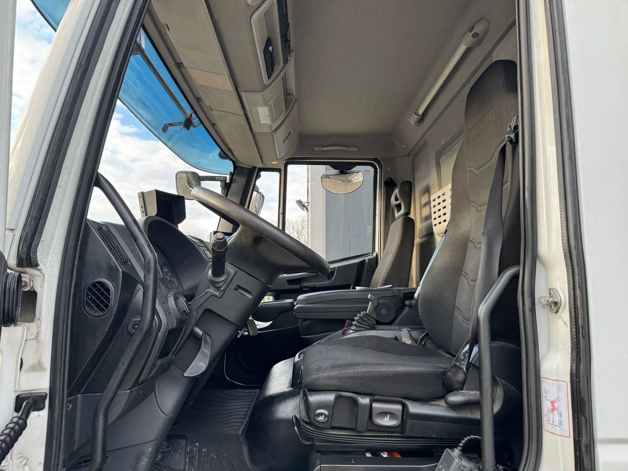 IVECO EUROCARGO 75E21 - Kravas automašīna ar tentu: foto 5 IVECO EUROCARGO 75E21 - Kravas automašīna ar tentu: foto 5