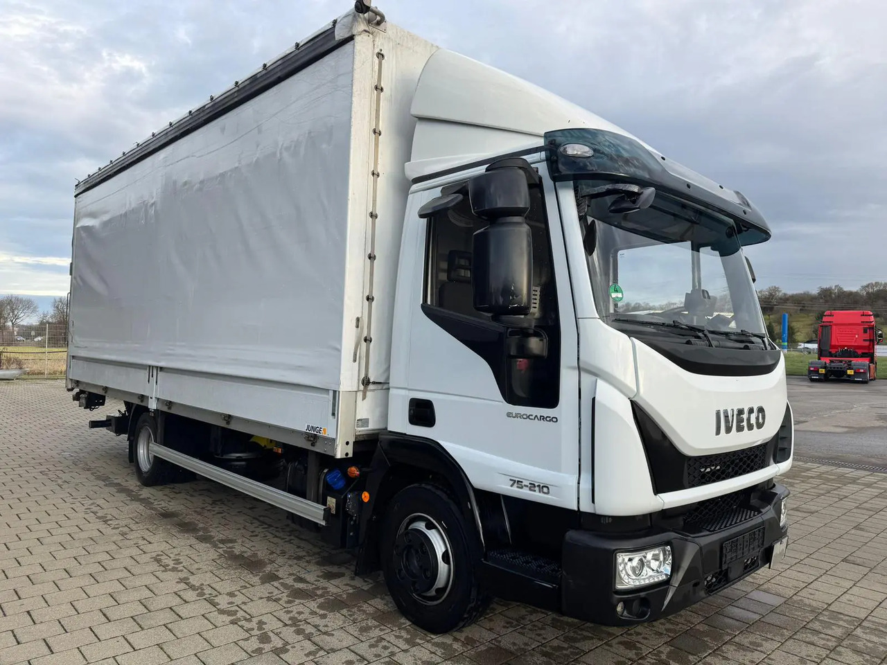 IVECO EUROCARGO 75E21 - Kravas automašīna ar tentu: foto 1 IVECO EUROCARGO 75E21 - Kravas automašīna ar tentu: foto 1