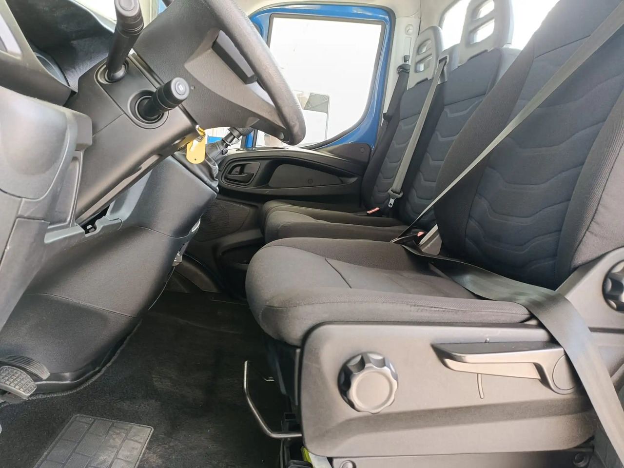 IVECO DAILY 35C15 - Komercauto: foto 2 IVECO DAILY 35C15 - Komercauto: foto 2