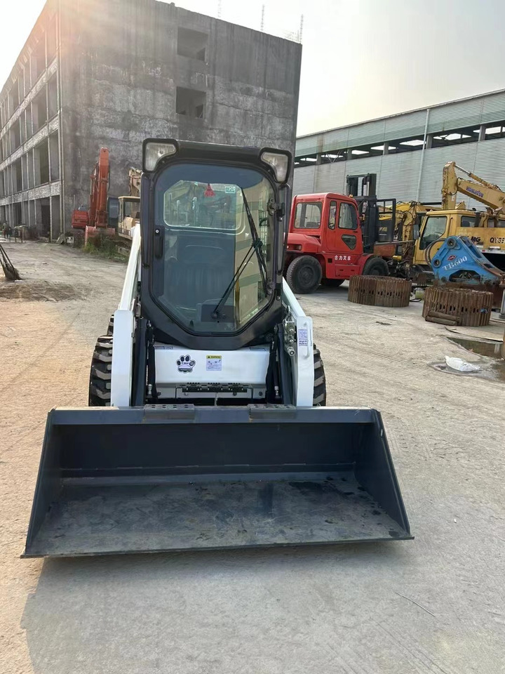 Bobcat S450 - Kompaktiekrāvējs: foto 1 Bobcat S450 - Kompaktiekrāvējs: foto 1