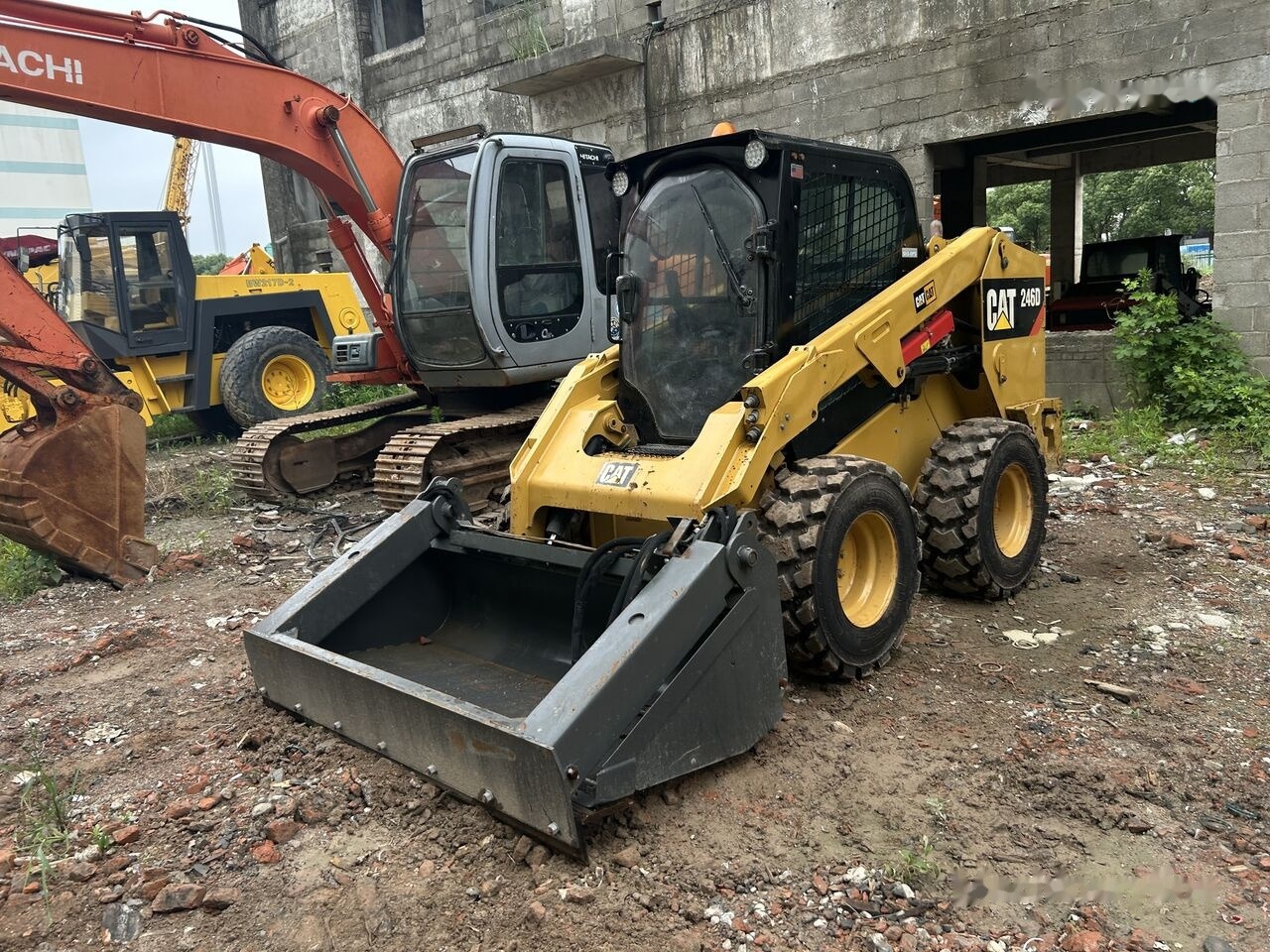 Kompaktiekrāvējs Caterpillar 246D: foto 6