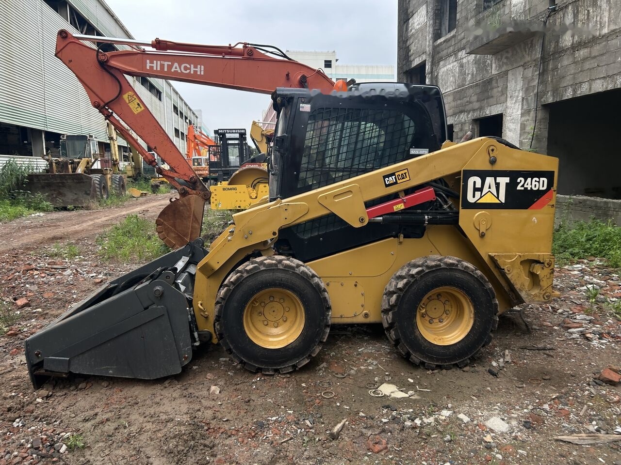Kompaktiekrāvējs Caterpillar 246D: foto 7