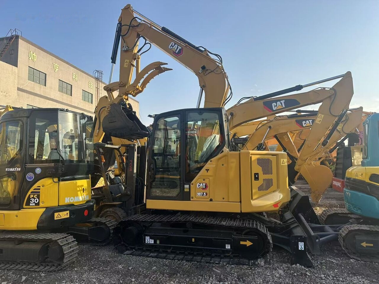 Caterpillar 307.5 - Kāpurķēžu ekskavators: foto 1 Caterpillar 307.5 - Kāpurķēžu ekskavators: foto 1