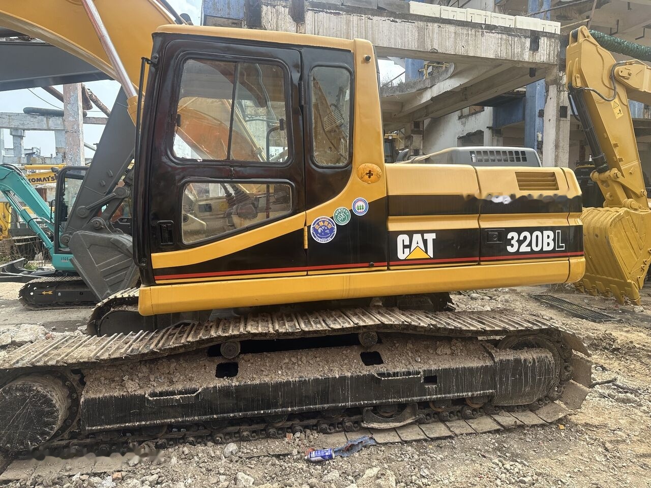 Caterpillar 320B - Kāpurķēžu ekskavators: foto 1 Caterpillar 320B - Kāpurķēžu ekskavators: foto 1