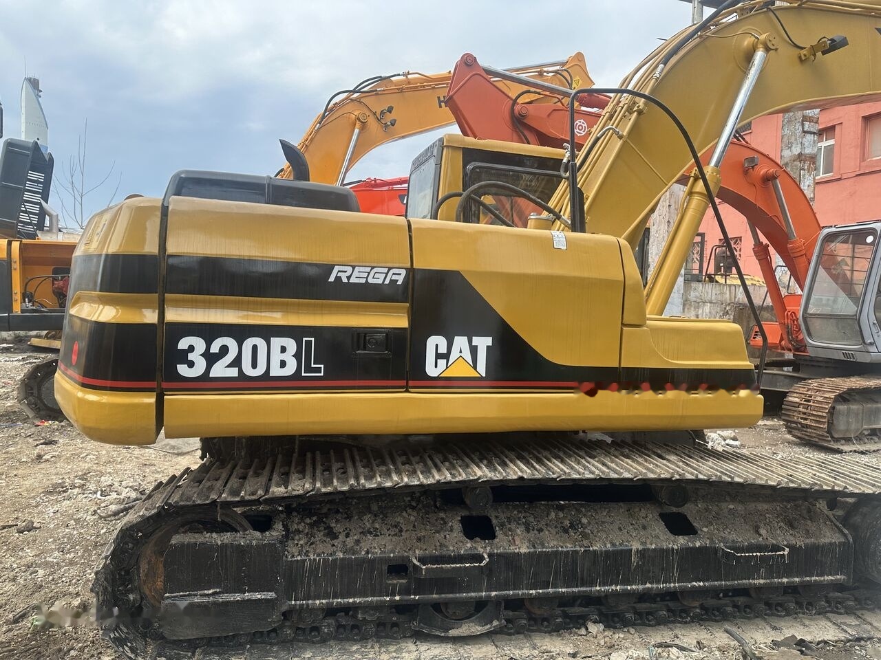 Caterpillar 320B - Kāpurķēžu ekskavators: foto 5 Caterpillar 320B - Kāpurķēžu ekskavators: foto 5