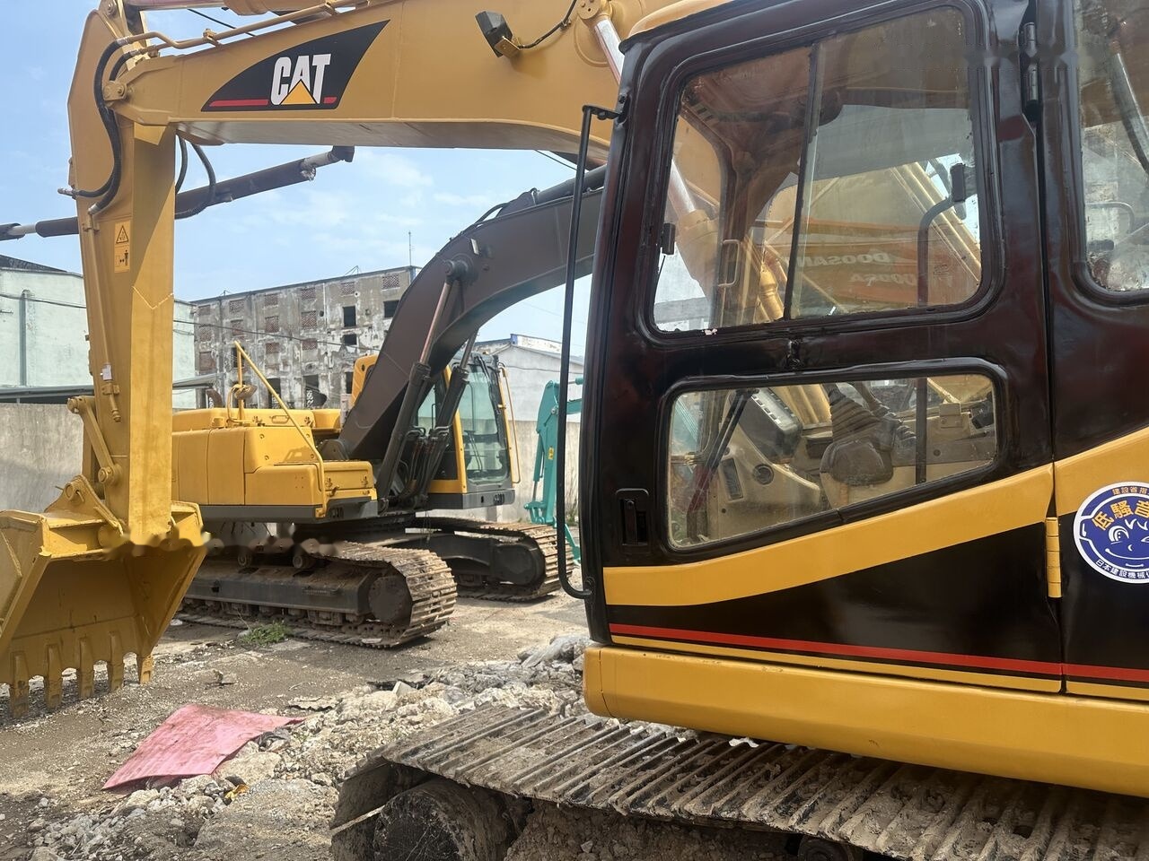 Caterpillar 320B - Kāpurķēžu ekskavators: foto 3 Caterpillar 320B - Kāpurķēžu ekskavators: foto 3
