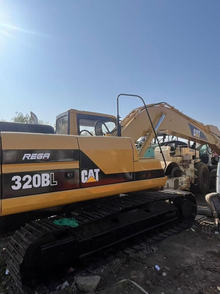 Caterpillar 320BL - Kāpurķēžu ekskavators: foto 2 Caterpillar 320BL - Kāpurķēžu ekskavators: foto 2