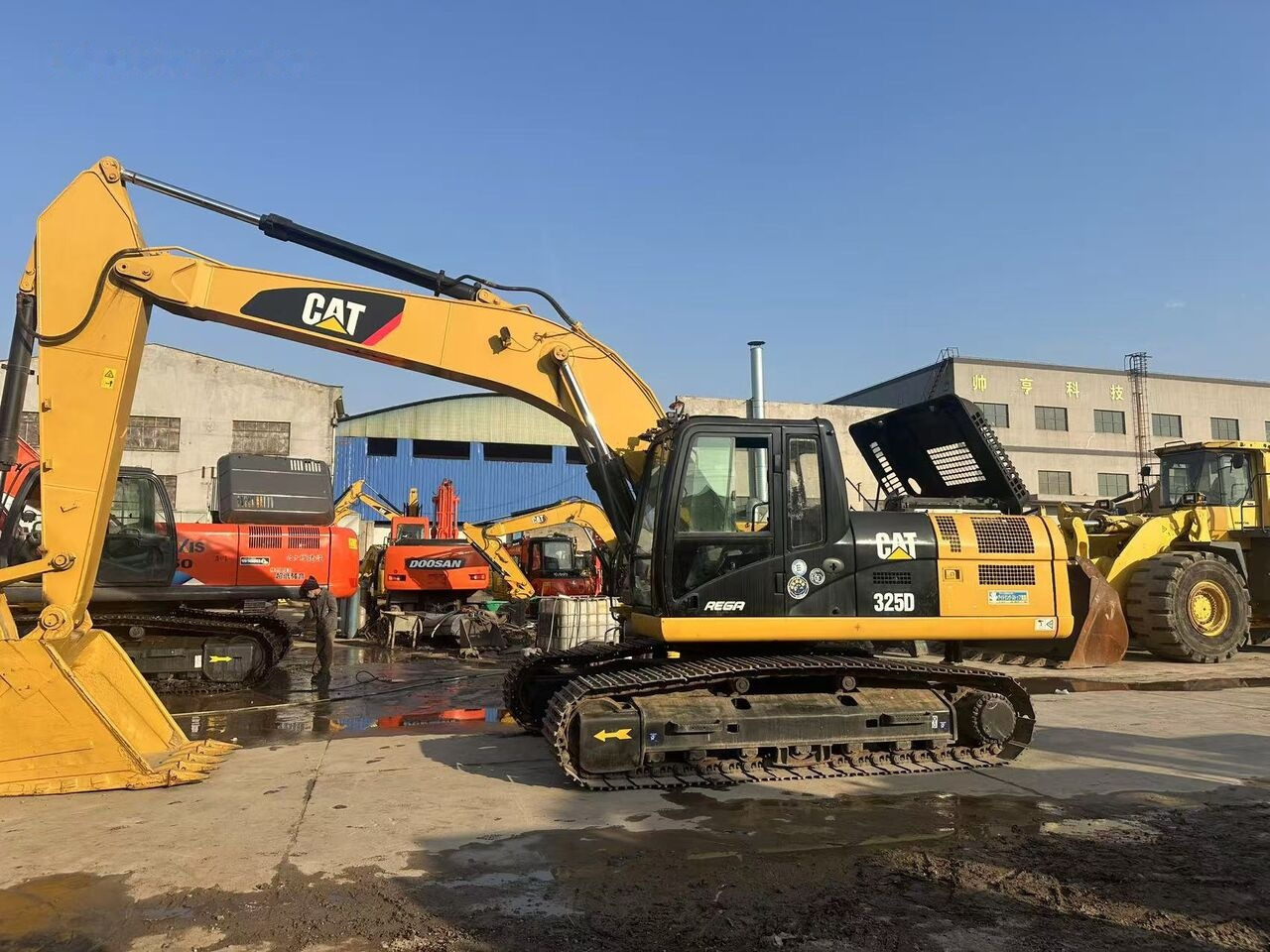 Caterpillar 325D - Kāpurķēžu ekskavators: foto 2 Caterpillar 325D - Kāpurķēžu ekskavators: foto 2