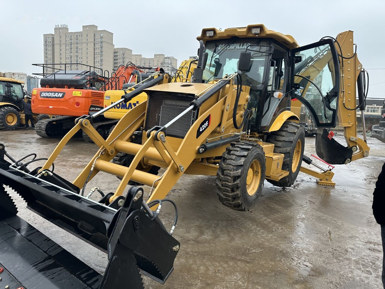 Caterpillar 420F - Ekskavators-iekrāvējs: foto 3 Caterpillar 420F - Ekskavators-iekrāvējs: foto 3