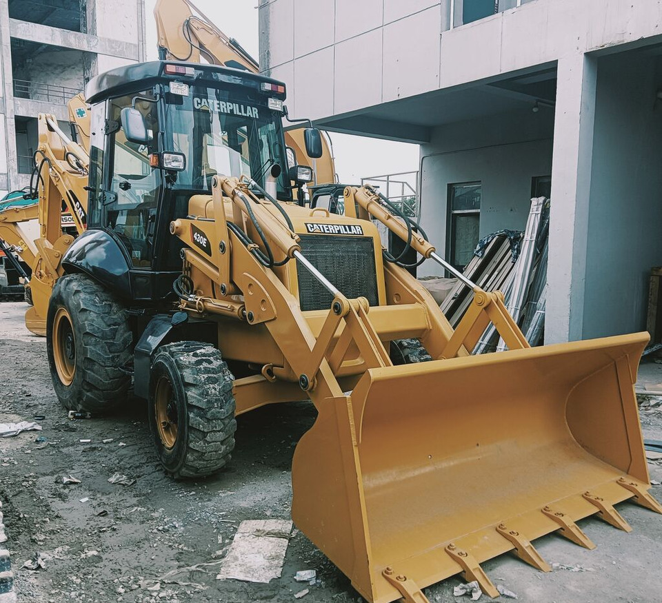 Caterpillar 430F - Ekskavators-iekrāvējs: foto 1 Caterpillar 430F - Ekskavators-iekrāvējs: foto 1
