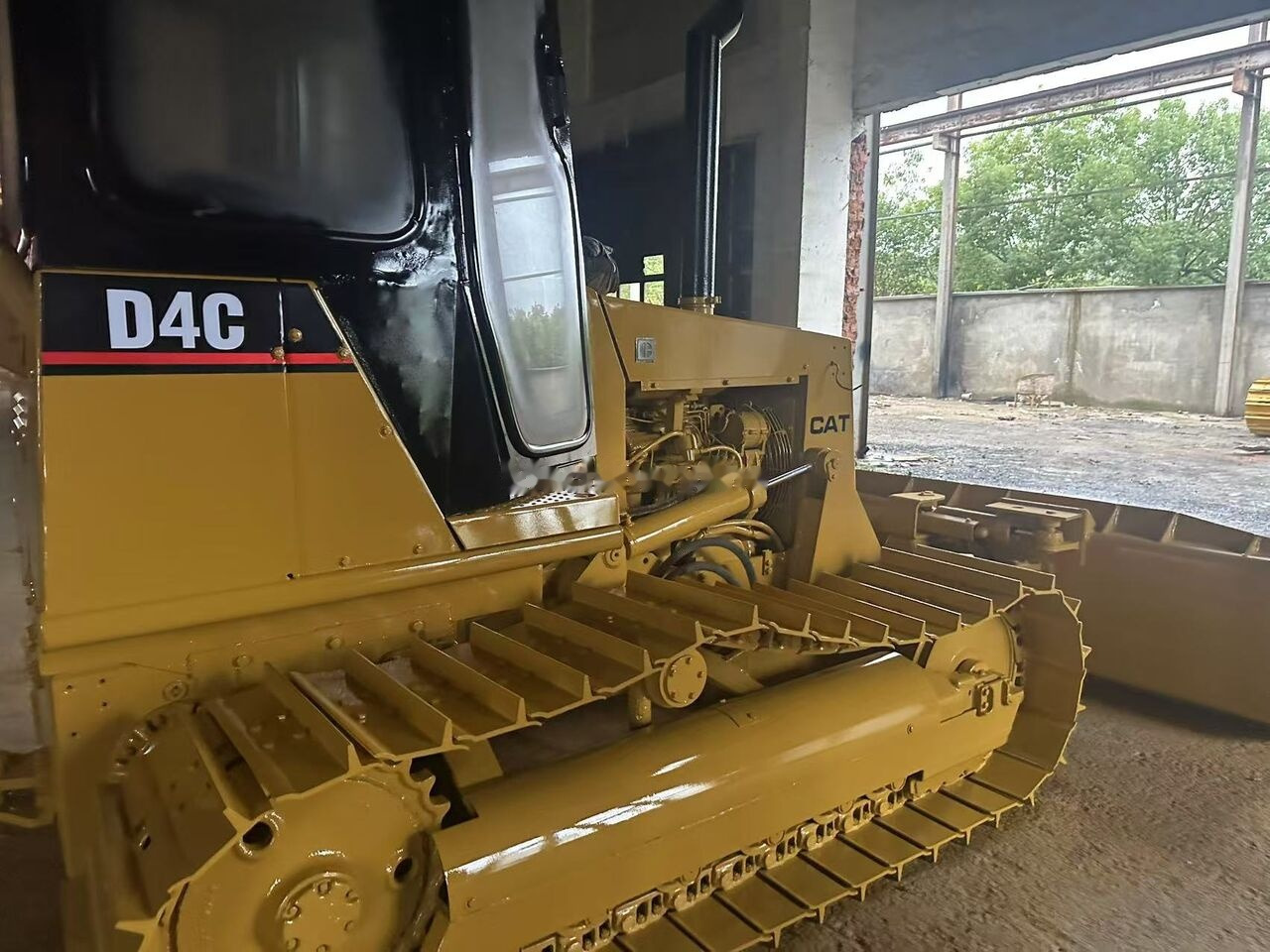 Caterpillar D4C - Buldozers: foto 5 Caterpillar D4C - Buldozers: foto 5