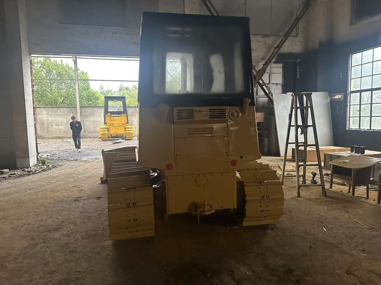Caterpillar D4C - Buldozers: foto 2 Caterpillar D4C - Buldozers: foto 2
