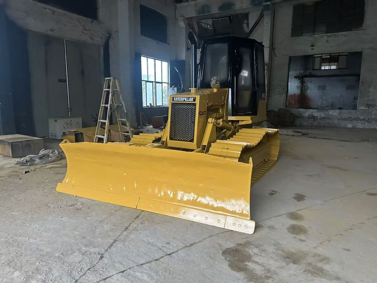 Caterpillar D4C - Buldozers: foto 4 Caterpillar D4C - Buldozers: foto 4