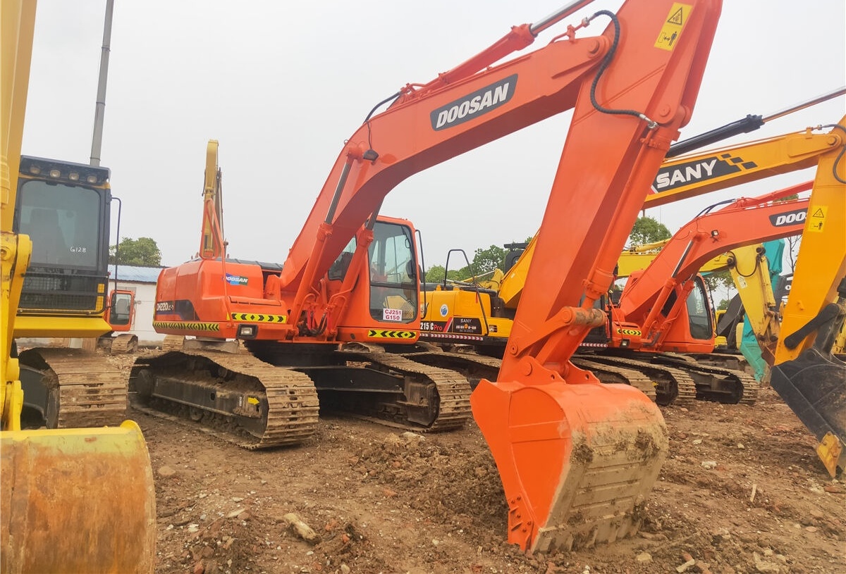 Doosan DH220LC-7 - Kāpurķēžu ekskavators: foto 3 Doosan DH220LC-7 - Kāpurķēžu ekskavators: foto 3