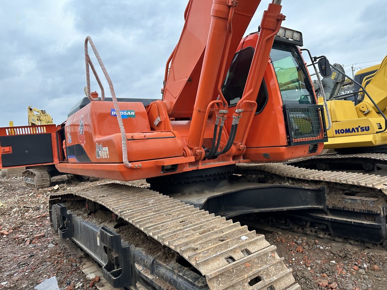 Doosan DH420 - Kāpurķēžu ekskavators: foto 3 Doosan DH420 - Kāpurķēžu ekskavators: foto 3