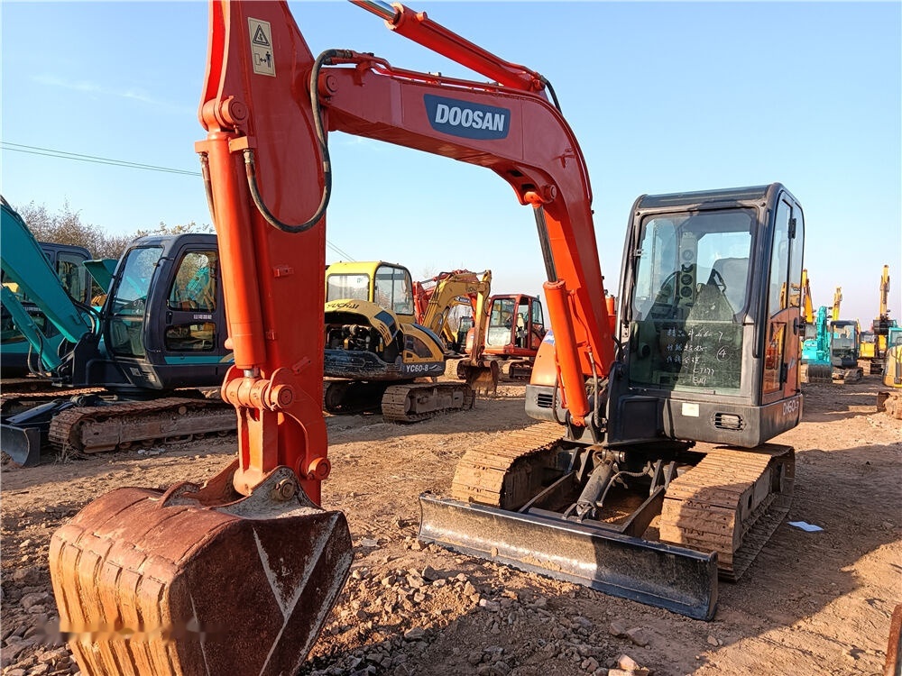 Doosan DH60-7 - Mini-ekskavators: foto 5 Doosan DH60-7 - Mini-ekskavators: foto 5
