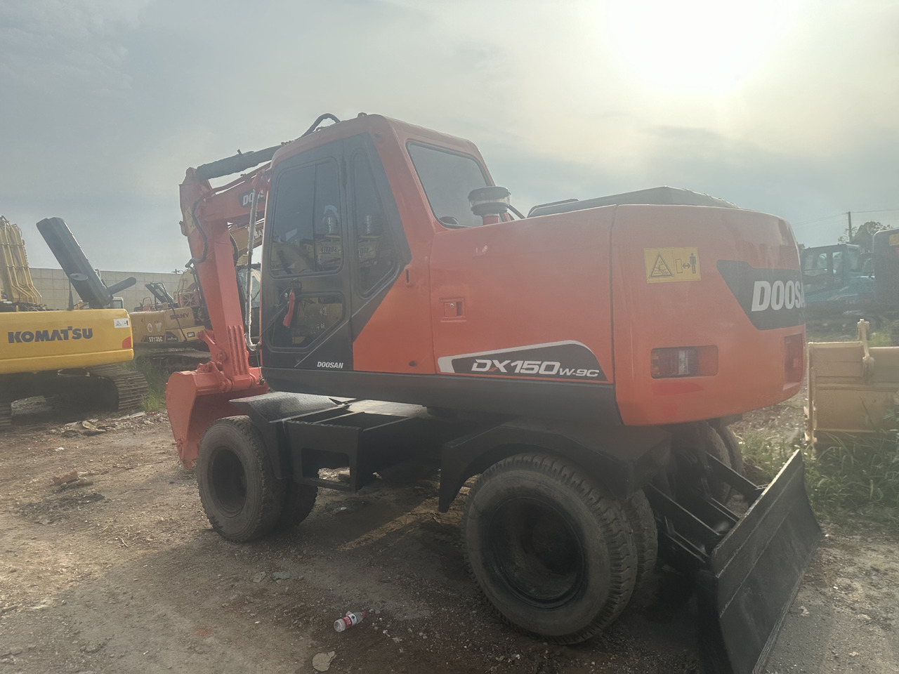 Doosan DX150W-9C - Riteņu ekskavators: foto 4 Doosan DX150W-9C - Riteņu ekskavators: foto 4