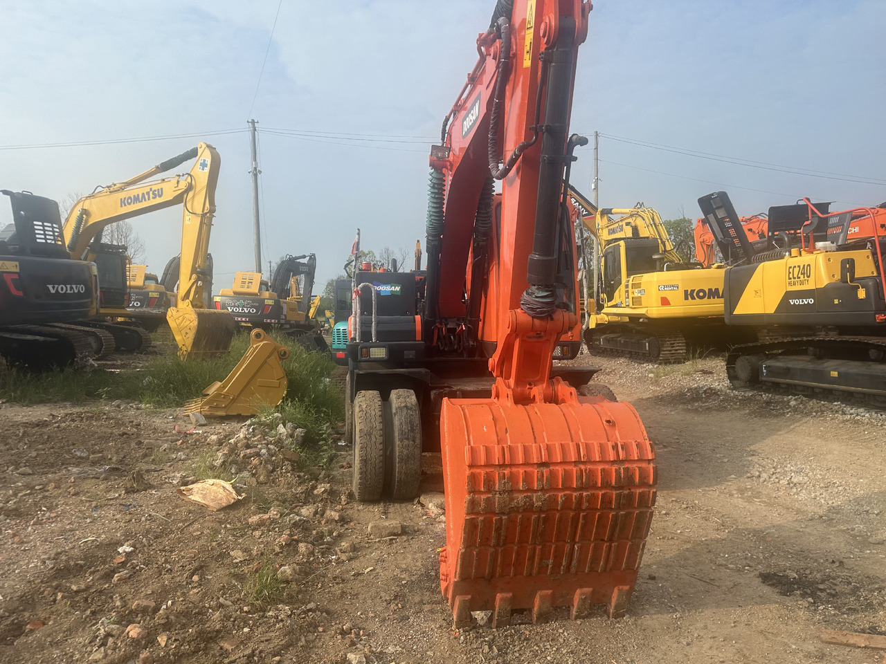 Doosan DX150W-9C - Riteņu ekskavators: foto 3 Doosan DX150W-9C - Riteņu ekskavators: foto 3