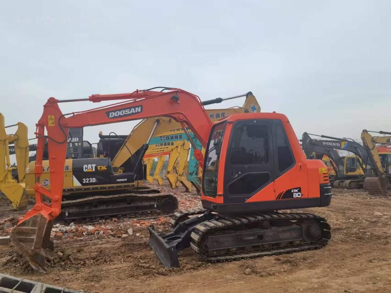 Doosan DX80 - Kāpurķēžu ekskavators: foto 1 Doosan DX80 - Kāpurķēžu ekskavators: foto 1