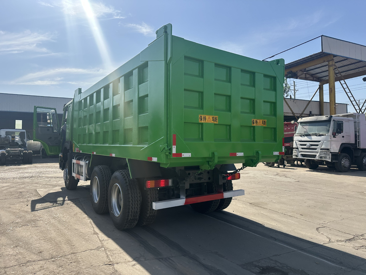 HOWO 371 6X4 - Kravas automašīna pašizgāzējs: foto 5 HOWO 371 6X4 - Kravas automašīna pašizgāzējs: foto 5