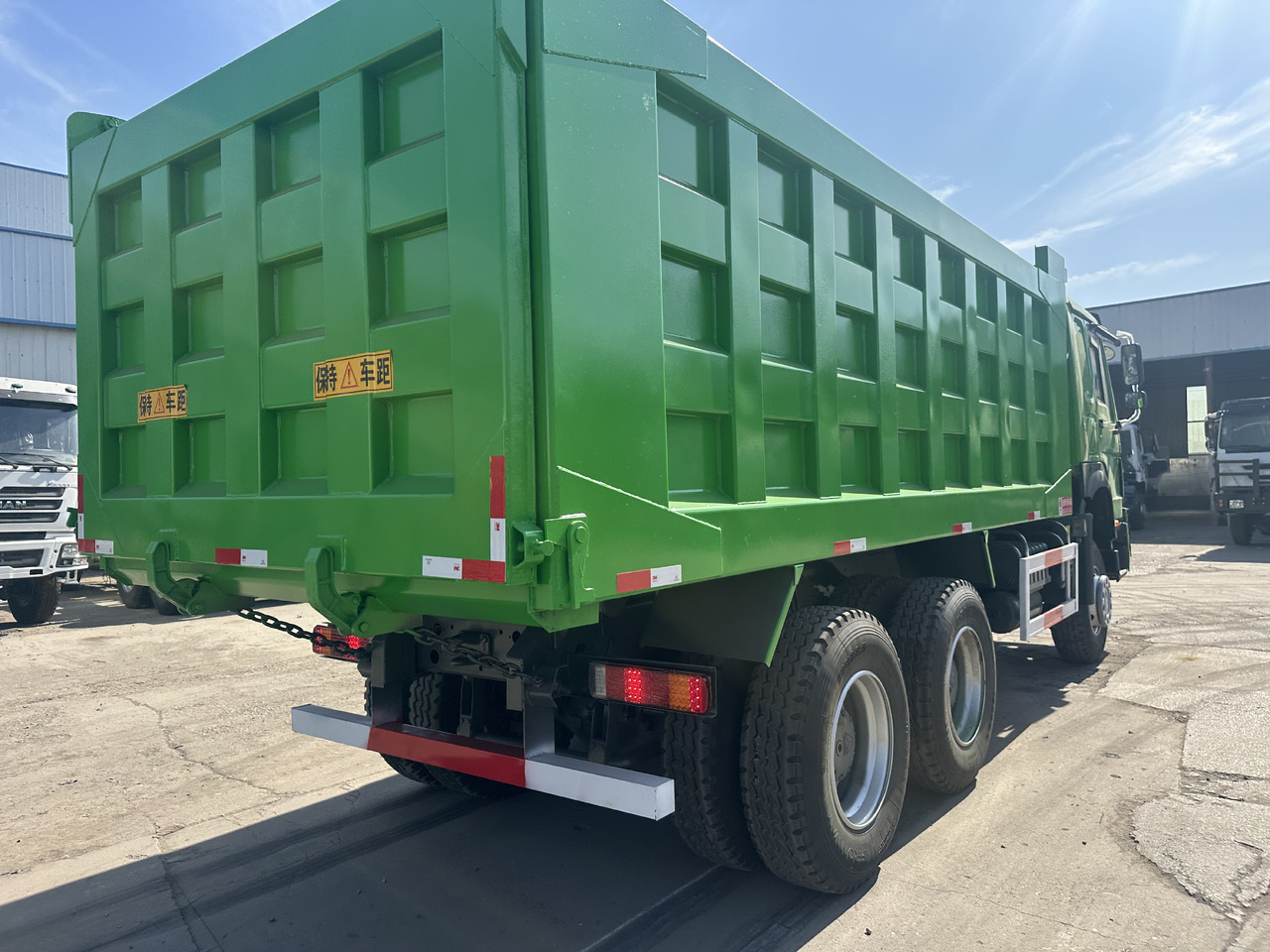HOWO 371 6X4 - Kravas automašīna pašizgāzējs: foto 4 HOWO 371 6X4 - Kravas automašīna pašizgāzējs: foto 4