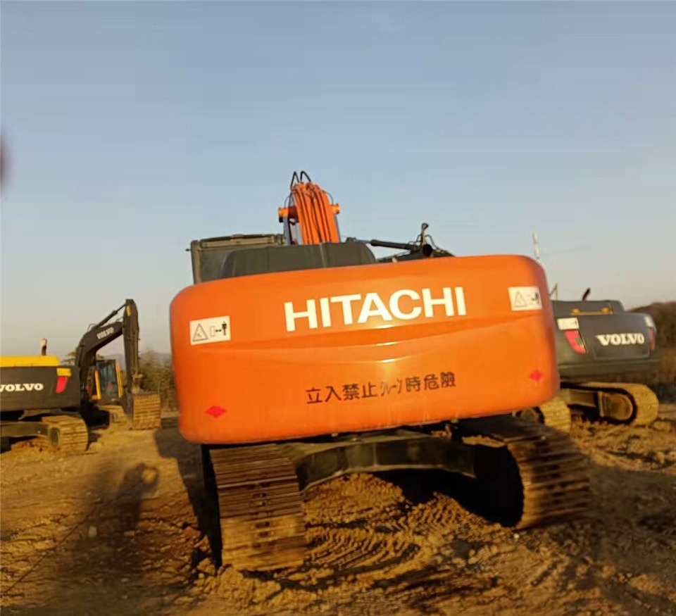 Hitachi 210-3 - Kāpurķēžu ekskavators: foto 2 Hitachi 210-3 - Kāpurķēžu ekskavators: foto 2