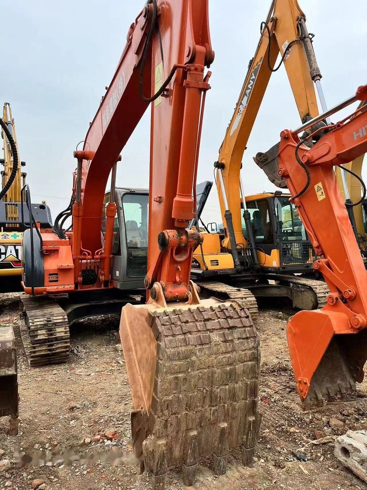 Hitachi ZX135 - Kāpurķēžu ekskavators: foto 5 Hitachi ZX135 - Kāpurķēžu ekskavators: foto 5