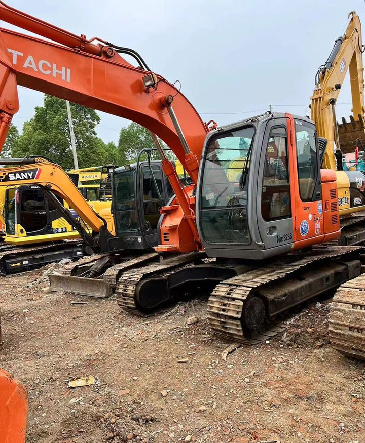 Hitachi ZX135 - Kāpurķēžu ekskavators: foto 2 Hitachi ZX135 - Kāpurķēžu ekskavators: foto 2