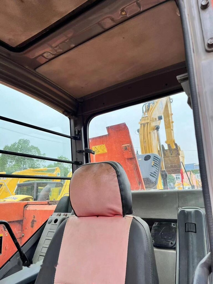 Hitachi ZX135 - Kāpurķēžu ekskavators: foto 3 Hitachi ZX135 - Kāpurķēžu ekskavators: foto 3
