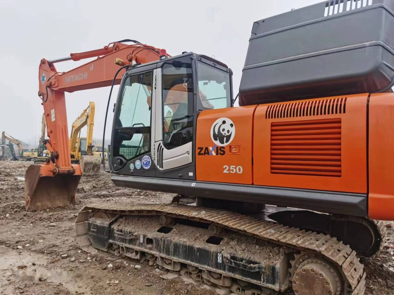 Hitachi ZX250 - Kāpurķēžu ekskavators: foto 4 Hitachi ZX250 - Kāpurķēžu ekskavators: foto 4