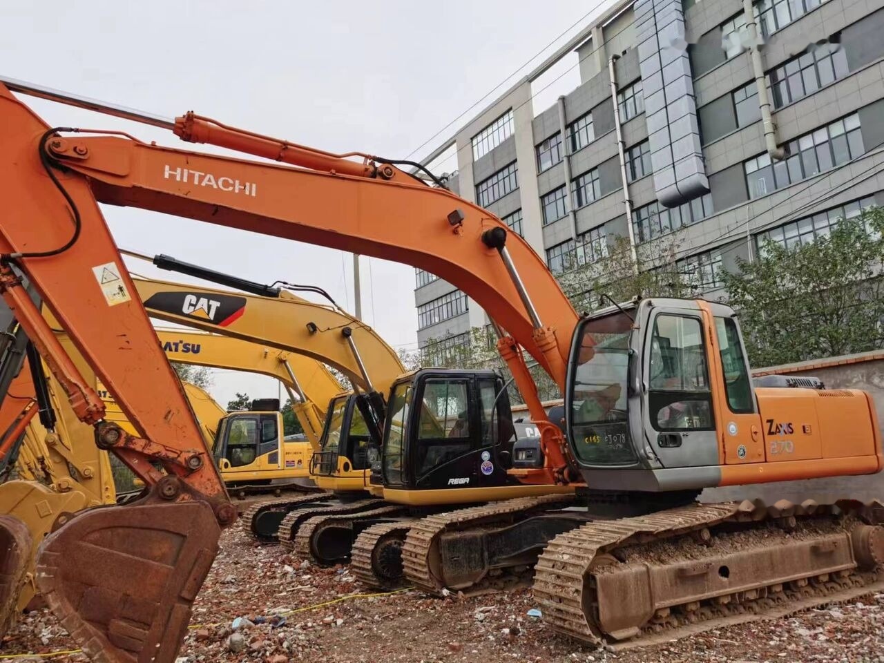 Hitachi ZX270 - Kāpurķēžu ekskavators: foto 3 Hitachi ZX270 - Kāpurķēžu ekskavators: foto 3
