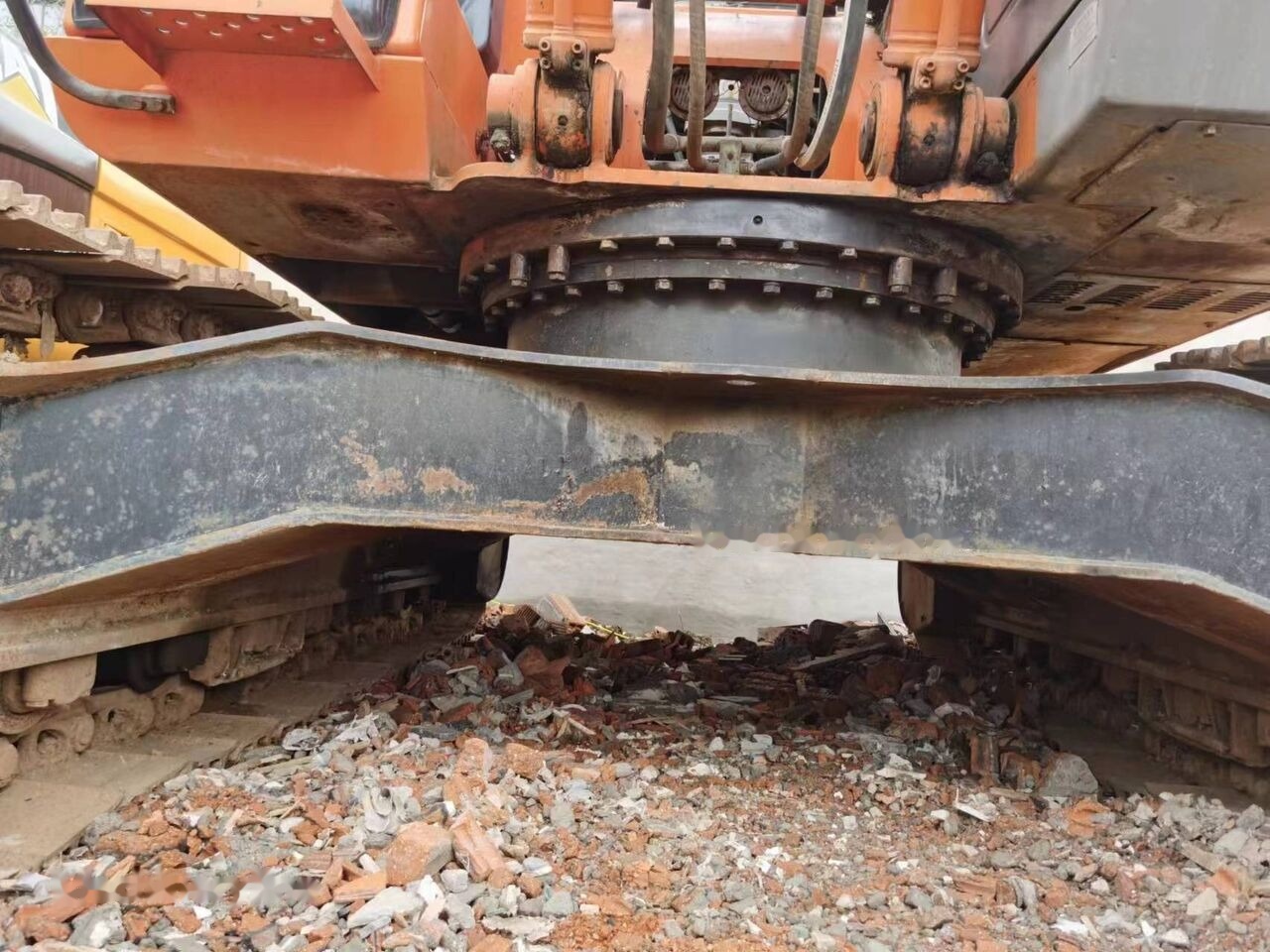 Hitachi ZX270 - Kāpurķēžu ekskavators: foto 1 Hitachi ZX270 - Kāpurķēžu ekskavators: foto 1