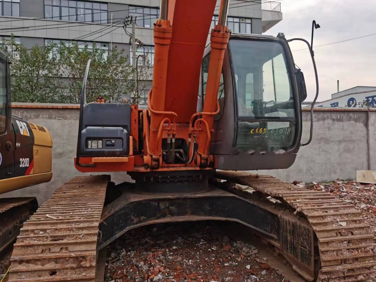 Hitachi ZX270 - Kāpurķēžu ekskavators: foto 4 Hitachi ZX270 - Kāpurķēžu ekskavators: foto 4