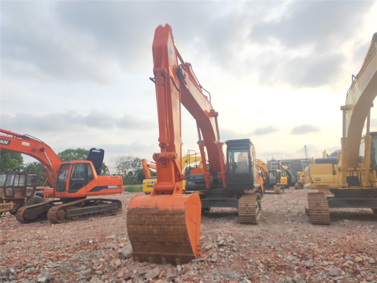 Hitachi ZX350H-3G - Kāpurķēžu ekskavators: foto 5 Hitachi ZX350H-3G - Kāpurķēžu ekskavators: foto 5