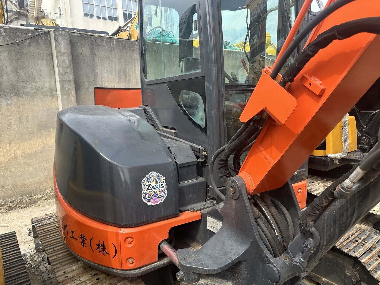 Hitachi ZX50U-2 - Mini-ekskavators: foto 1 Hitachi ZX50U-2 - Mini-ekskavators: foto 1