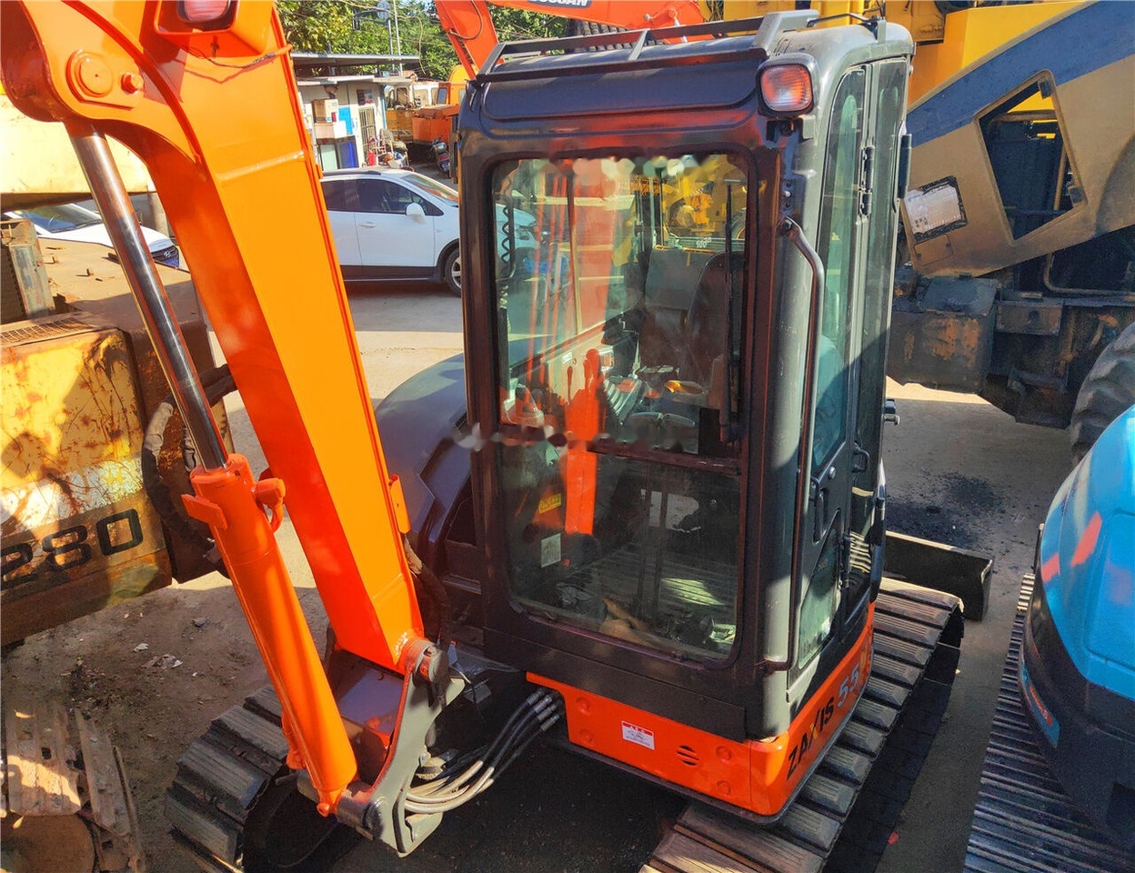 Mini-ekskavators Hitachi ZX55: foto 7