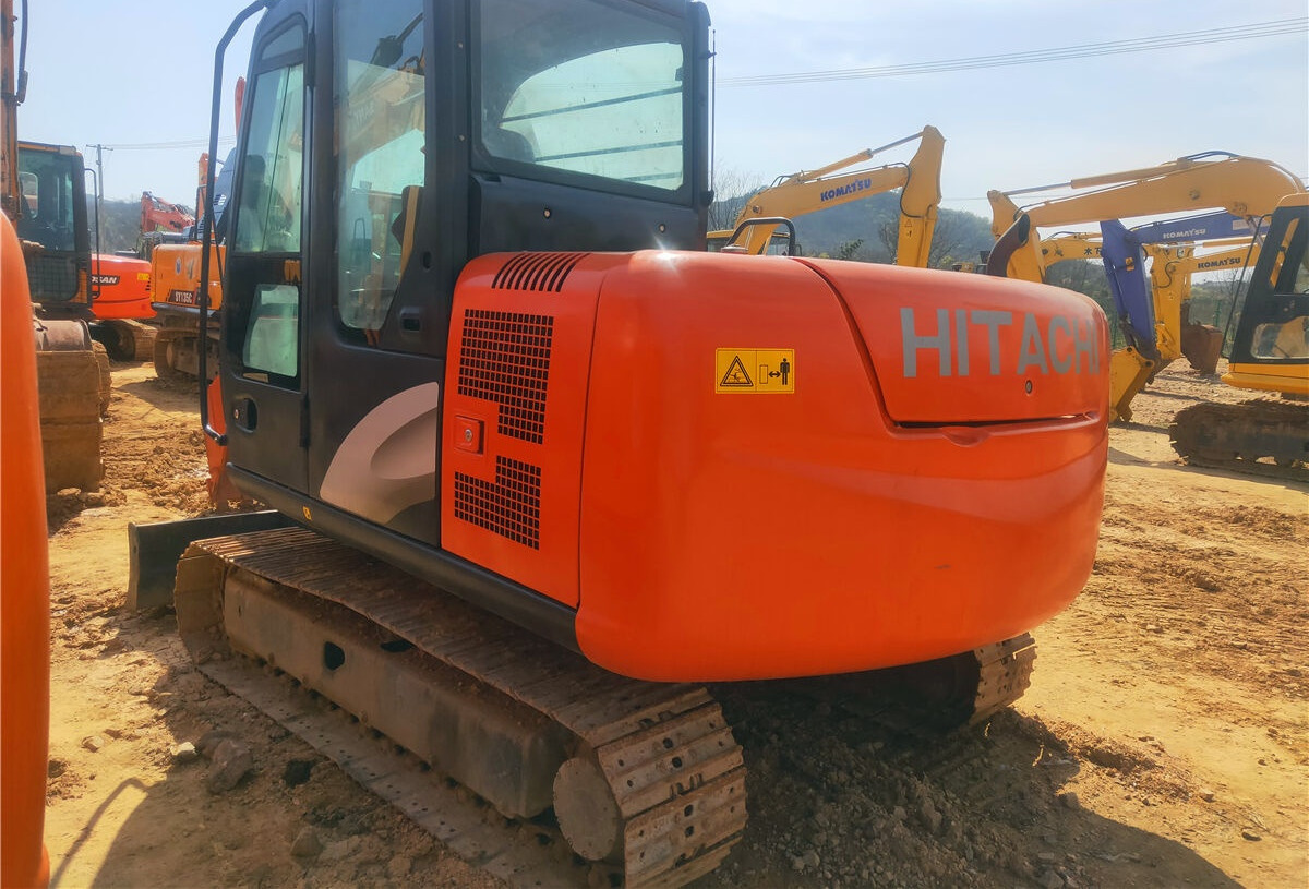 Hitachi ZX60 - Mini-ekskavators: foto 1 Hitachi ZX60 - Mini-ekskavators: foto 1